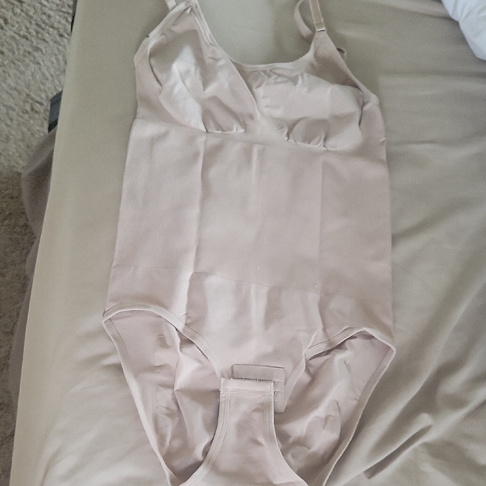 Cream Shapewear with Textured Fabric and High-Cut Design